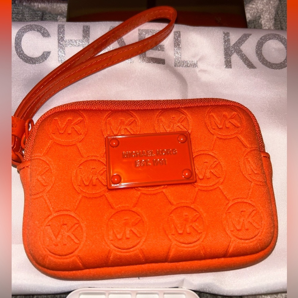 Pre loved Michael Kors quilted jet set Orange Embossed Tote Bag with wristlet - Picture 15 of 16
